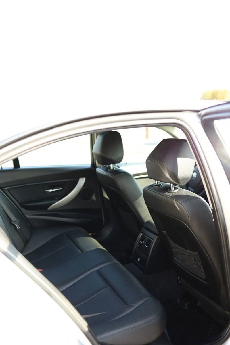 Used 2018 BMW 320i xDrive 320i xDrive Sedan 4D w/ Convenience Package image 37