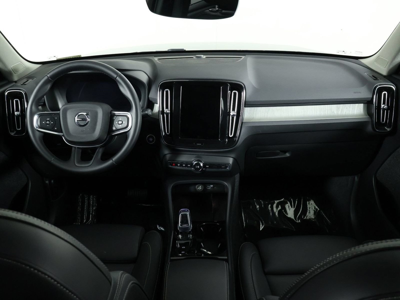 Used 2026 Volvo XC40 B5 Plus AWD/4WD image 7