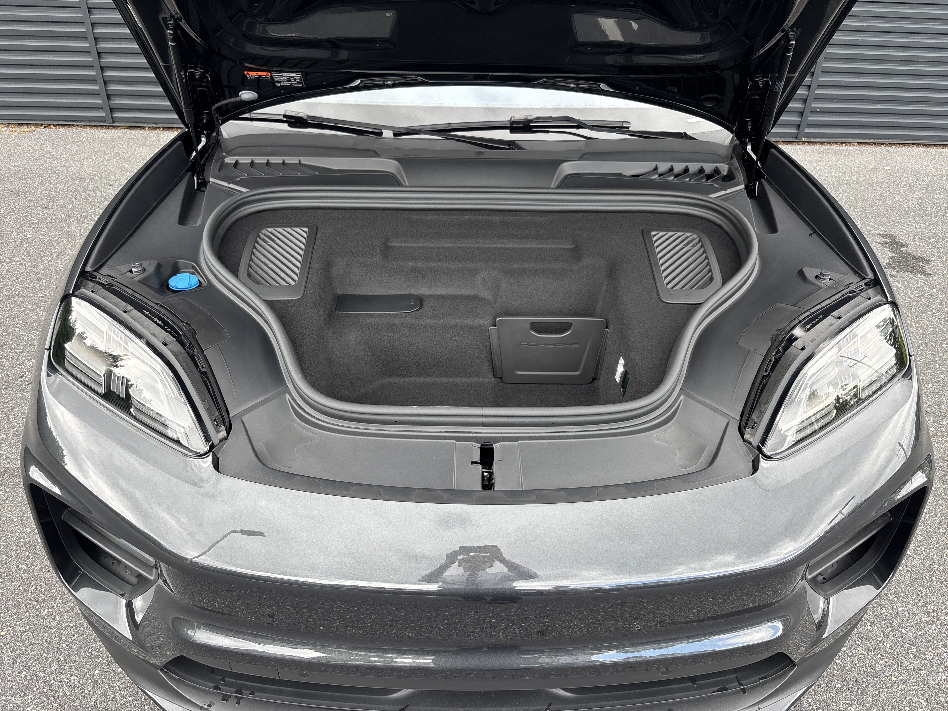 New 2025 Porsche Macan 4 Electric AWD/4WD image 49