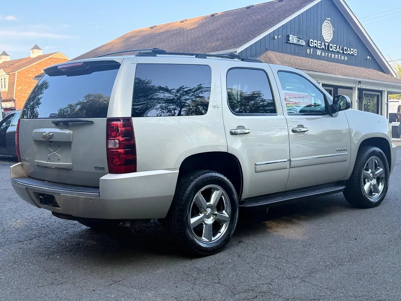 Used 2011 Chevrolet Tahoe LTZ AWD/4WD image 8