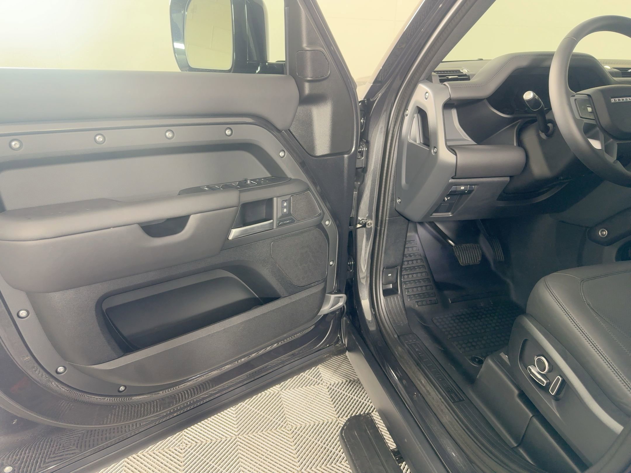 New 2025 Land Rover Defender 130 S image 5