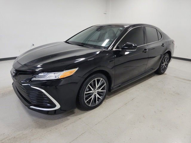 Used 2024 Toyota Camry XLE w/ Cold Weather Package image 8