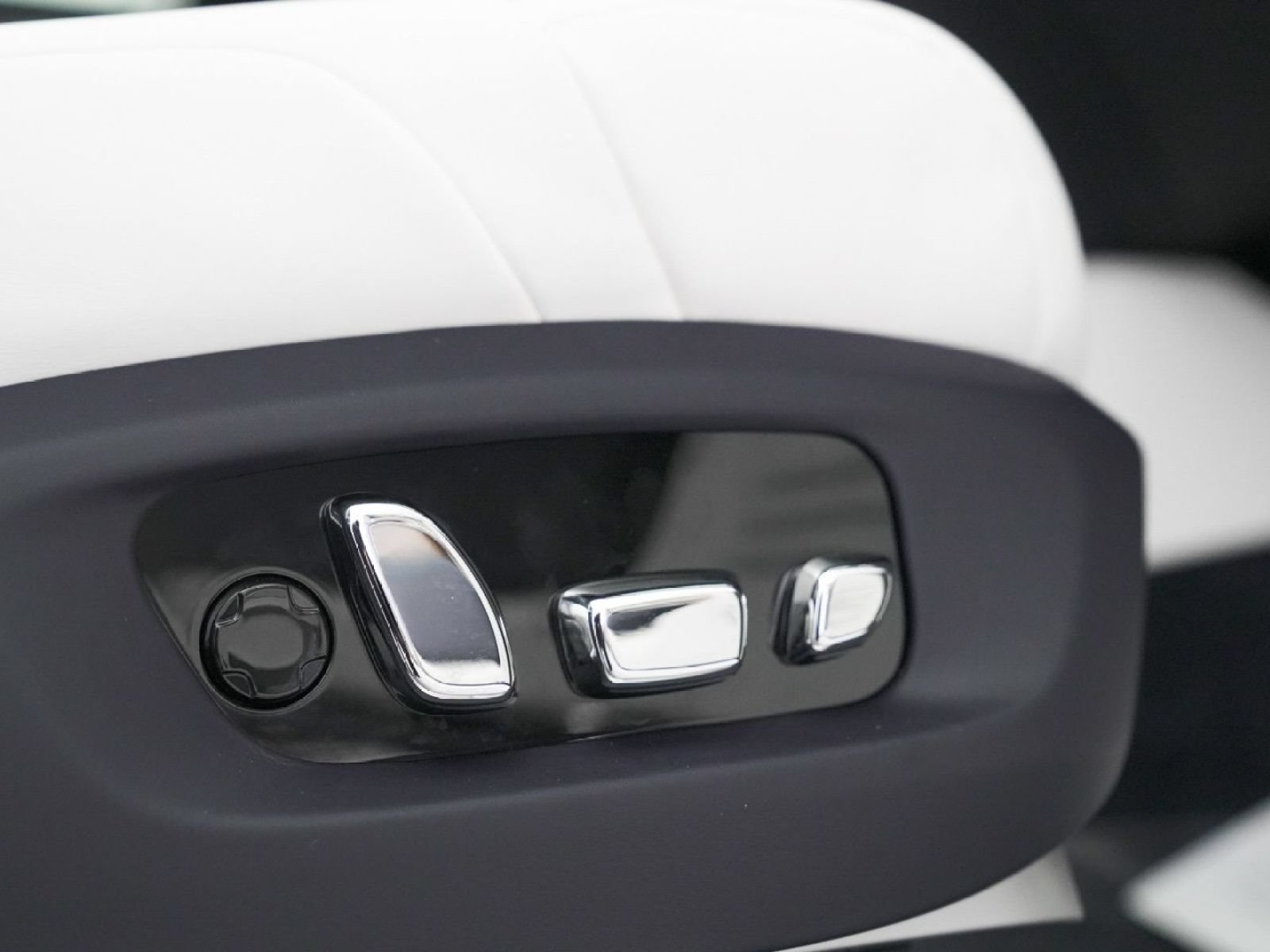 New 2026 Rolls-Royce Phantom Sedan RWD image 46