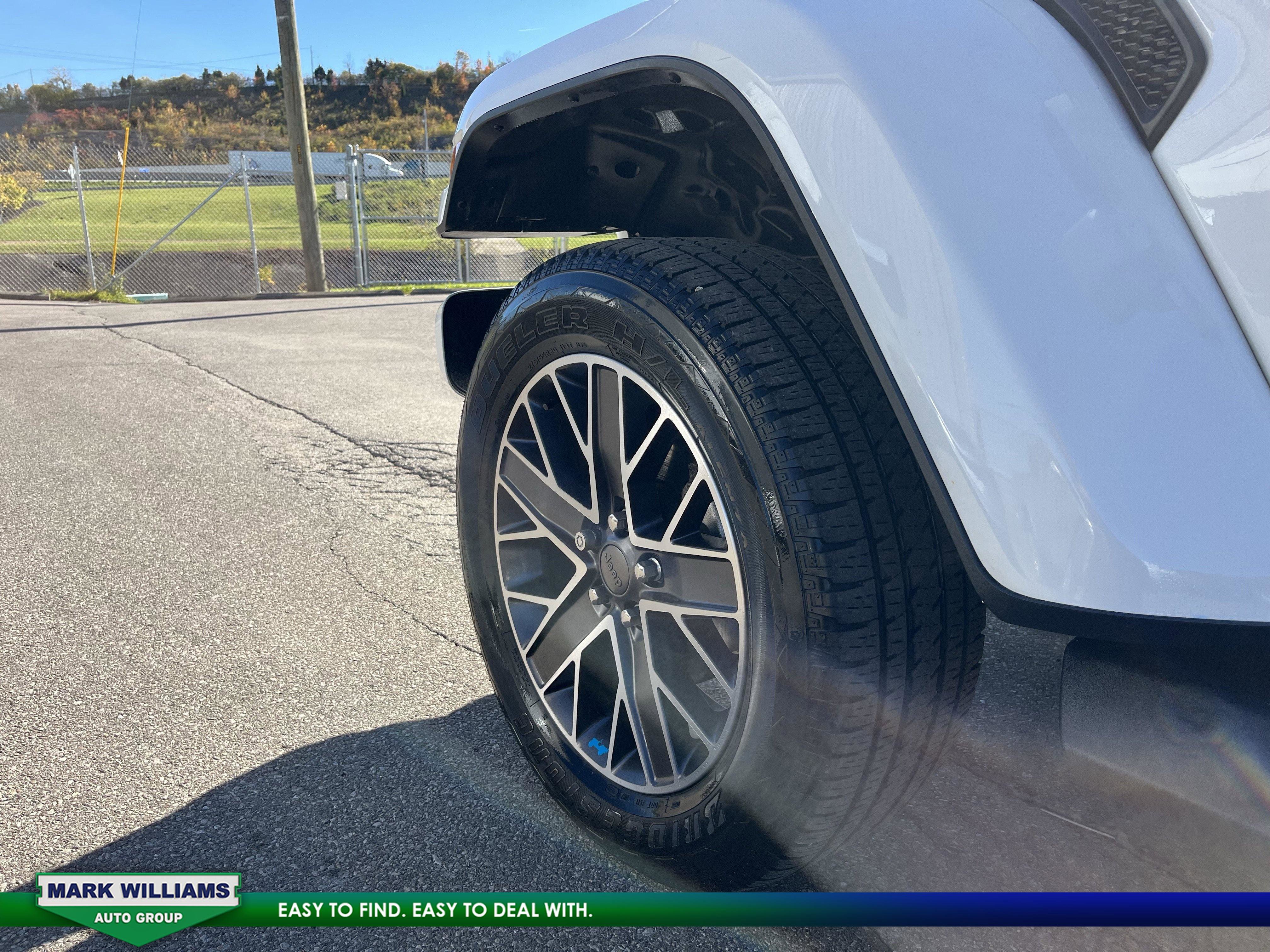 Used 2023 Jeep Wrangler Unlimited Sahara image 11