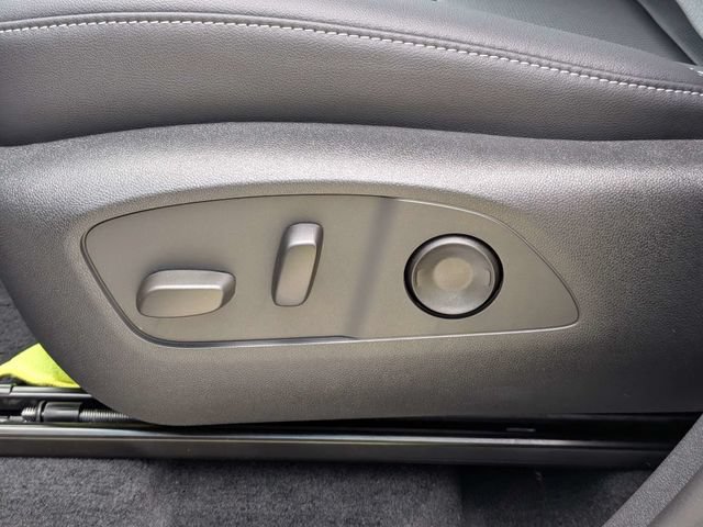New 2027 Chevrolet Traverse LT w/ Driver Confidence Package FWD image 22