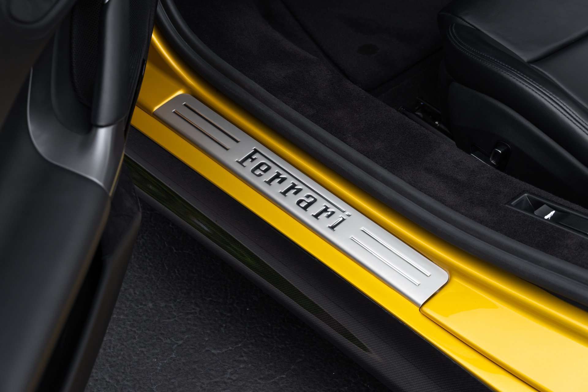 Used 2022 Ferrari SF90 Spider AWD/4WD image 49