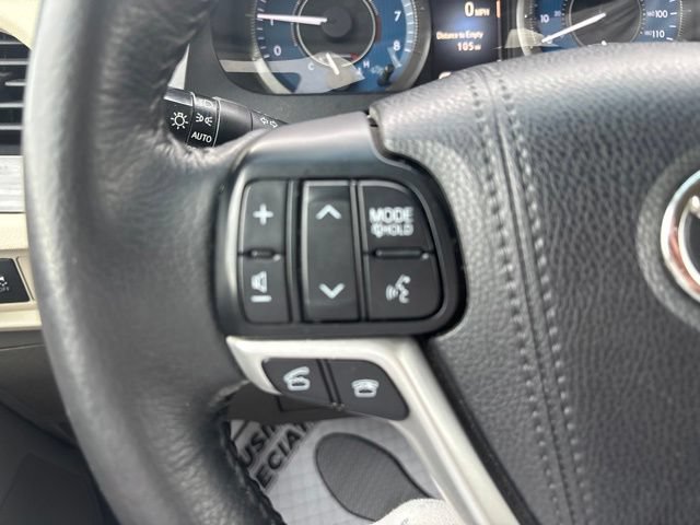 Used 2017 Toyota Sienna XLE FWD image 18