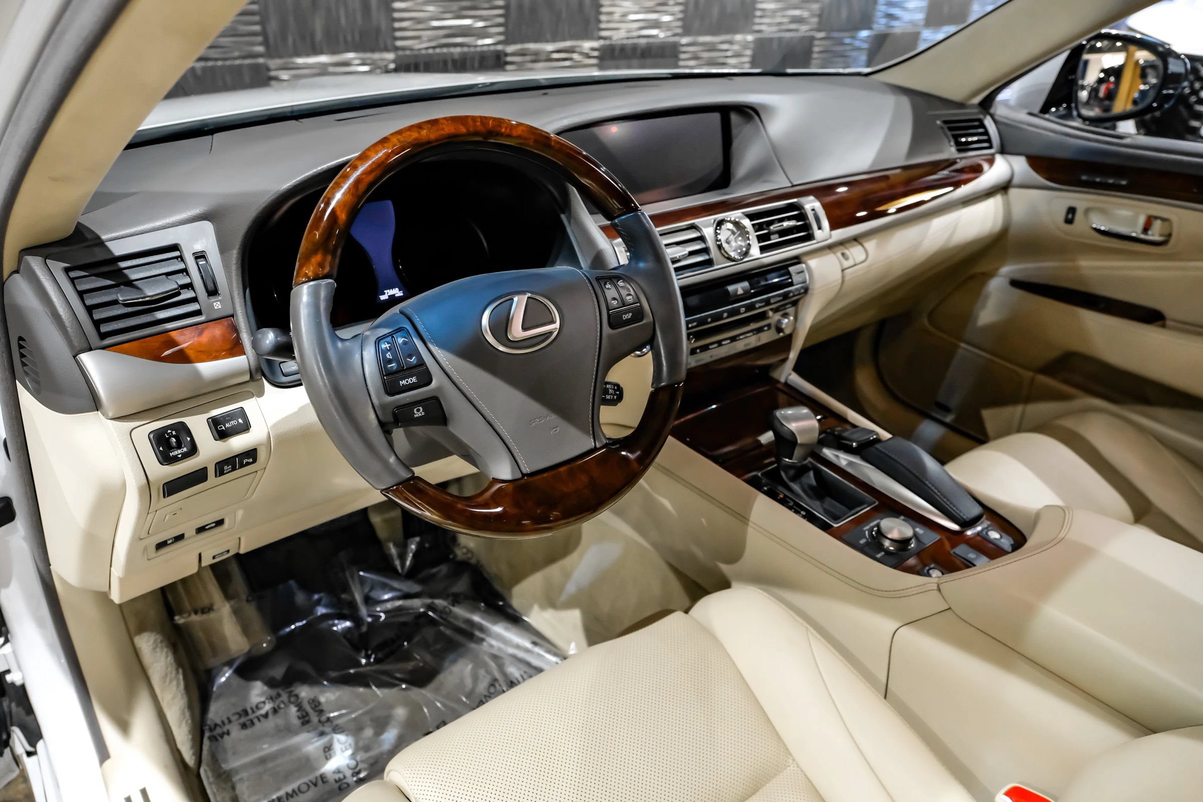 Used 2015 Lexus LS 460 L RWD image 3