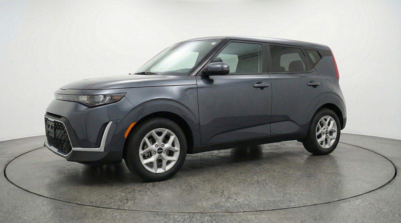 Used 2025 Kia Soul LX w/ LX Technology Package image 3