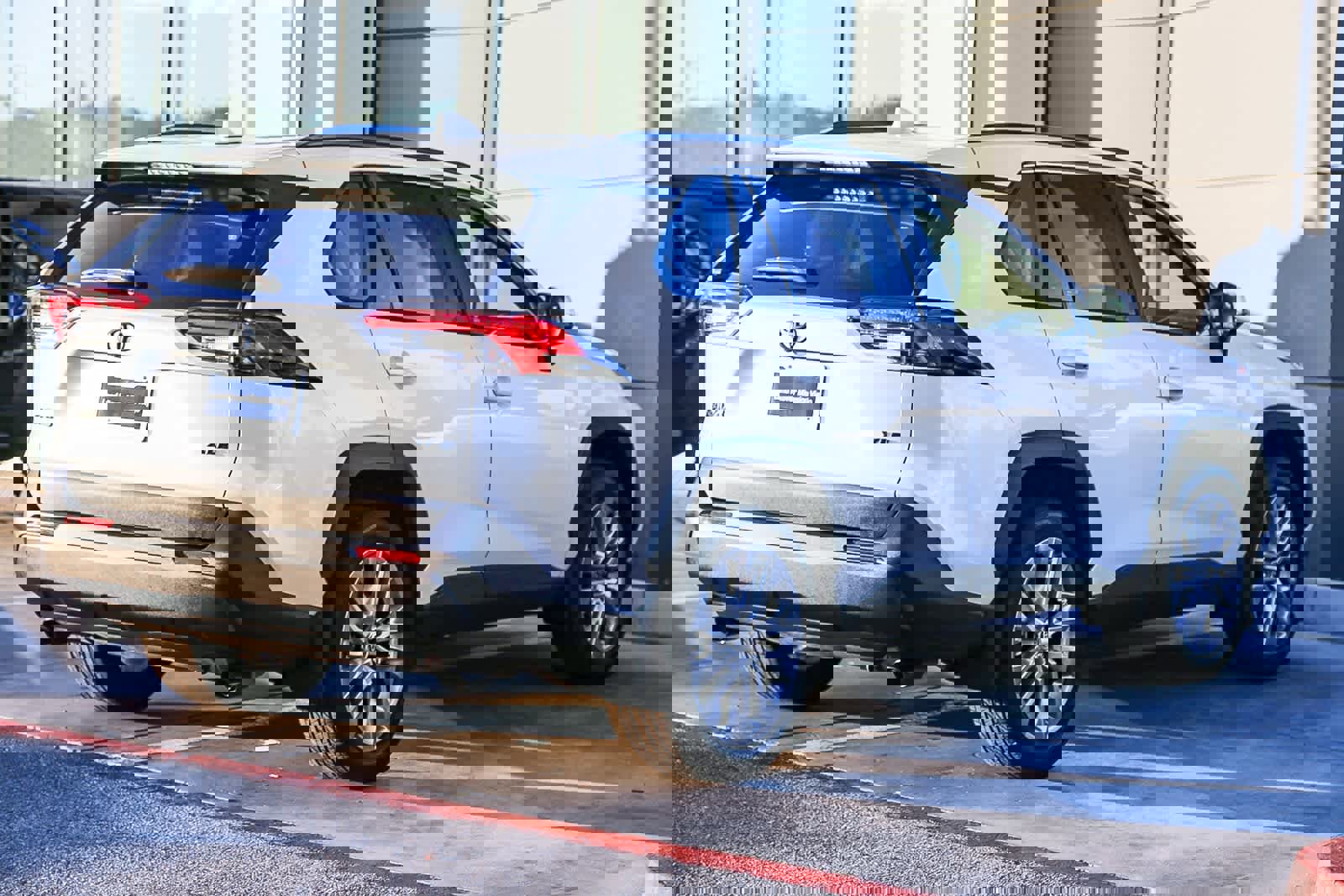 Used 2023 Toyota RAV4 XLE Premium image 6