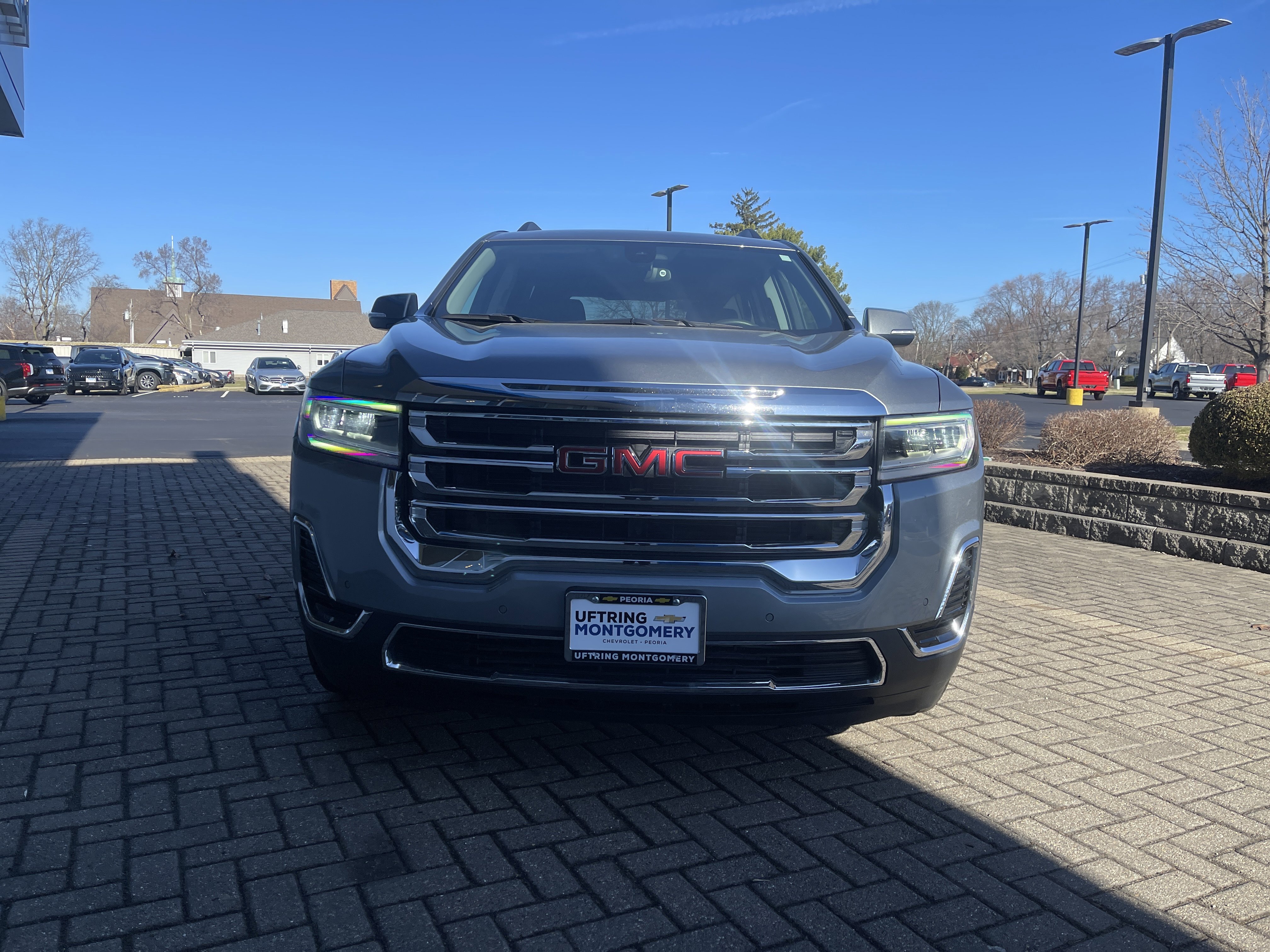 Used 2023 GMC Acadia SLE w/ Driver Convenience Package image 9