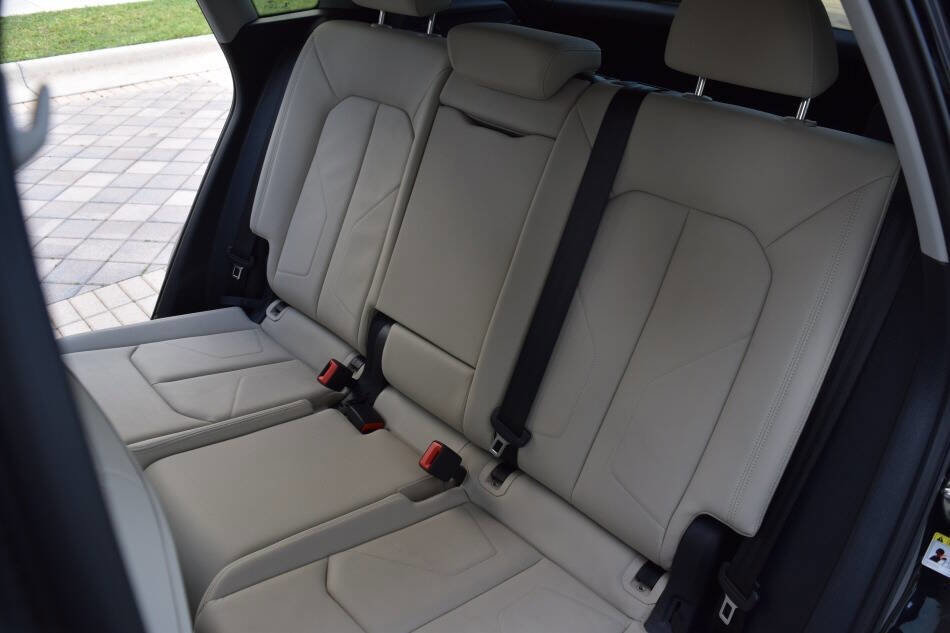 Used 2022 Audi Q3 2.0T Premium w/ Convenience Package AWD/4WD image 43