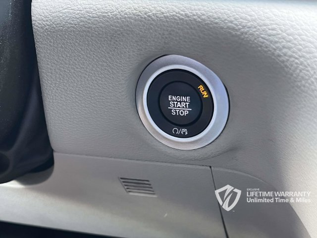 Used 2024 Chrysler Pacifica Limited FWD image 39