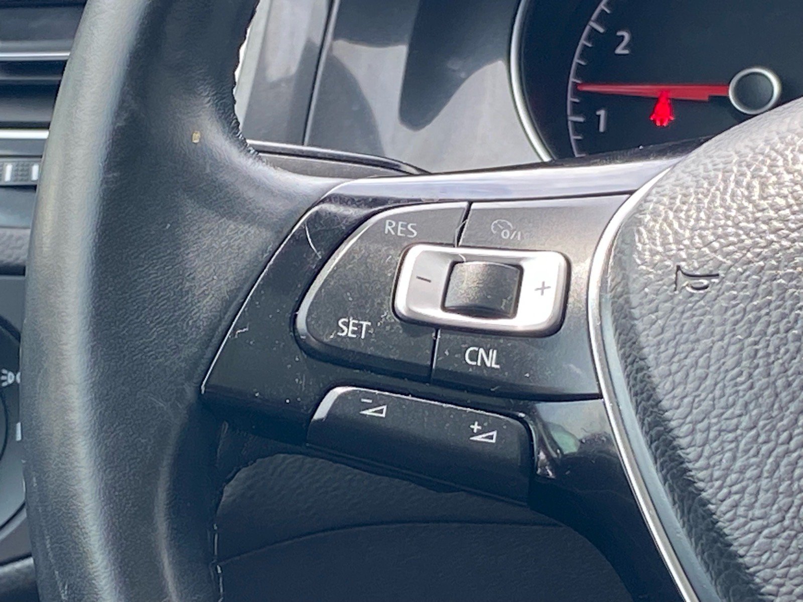 Used 2018 Volkswagen Golf SE FWD image 5