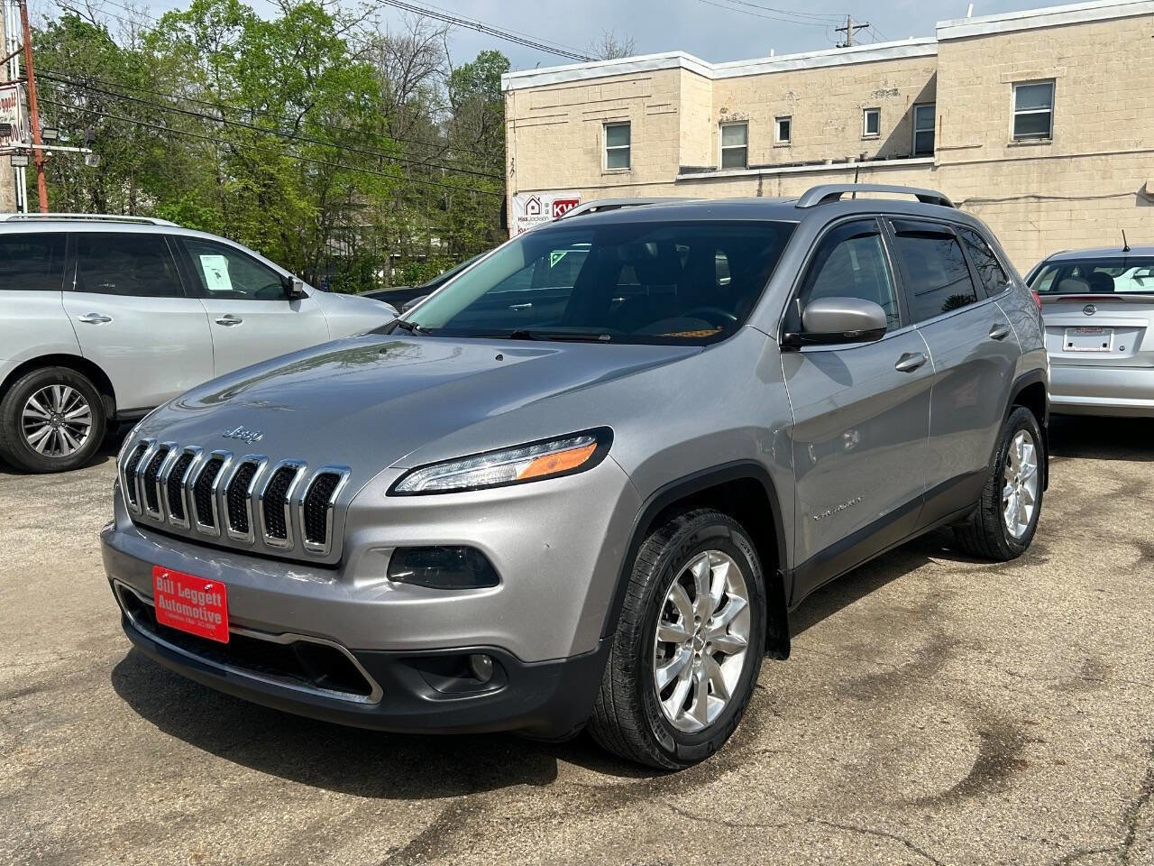 Used 2016 Jeep Cherokee Limited w/ Luxury Group image 2