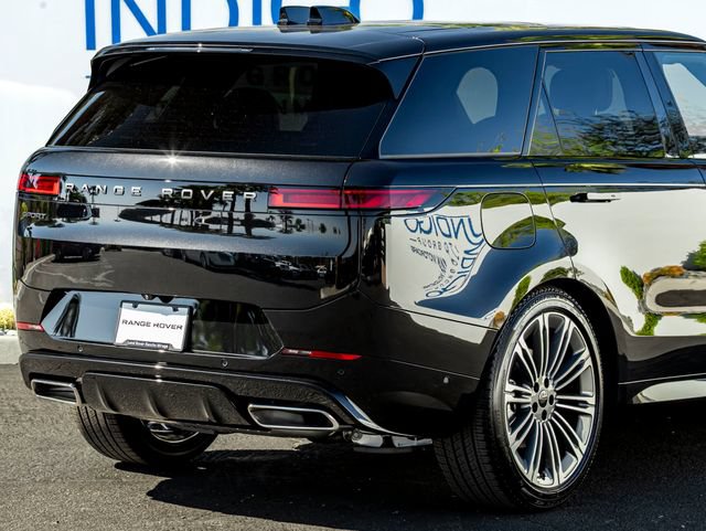New 2027 Land Rover Range Rover Sport Dynamic SE AWD/4WD image 7