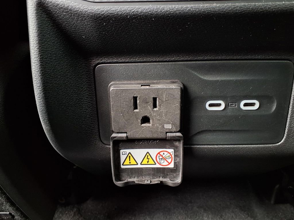 Used 2024 Jeep Wagoneer Launch Edition image 12