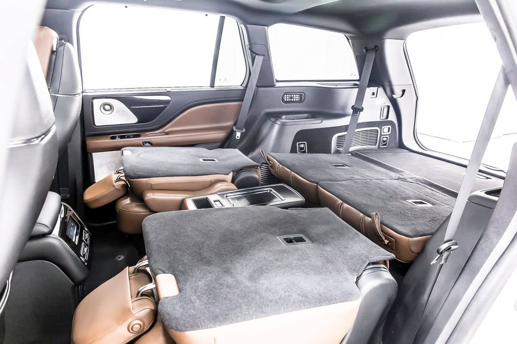 Used 2020 Lincoln Aviator Reserve w/ Equipment Group 202A AWD/4WD image 38