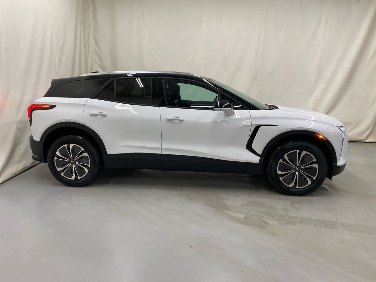 New 2025 Chevrolet Blazer EV LT AWD/4WD image 9