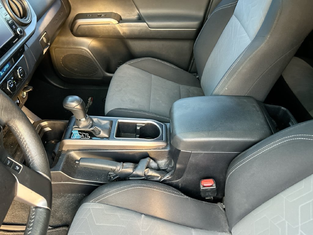 Used 2022 Toyota Tacoma TRD Sport w/ Technology Package RWD image 28
