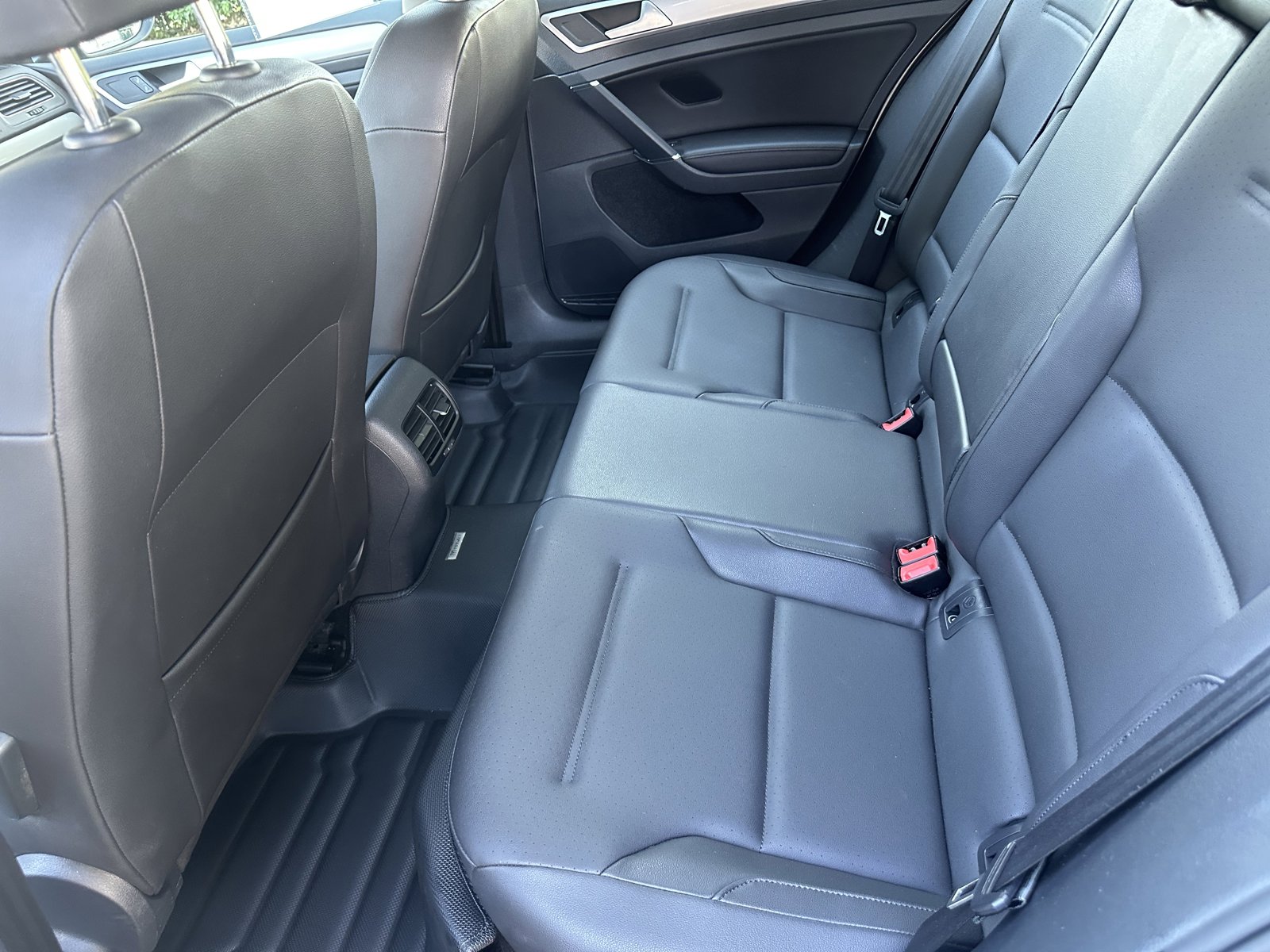 Used 2015 Volkswagen e-Golf SEL Premium image 12