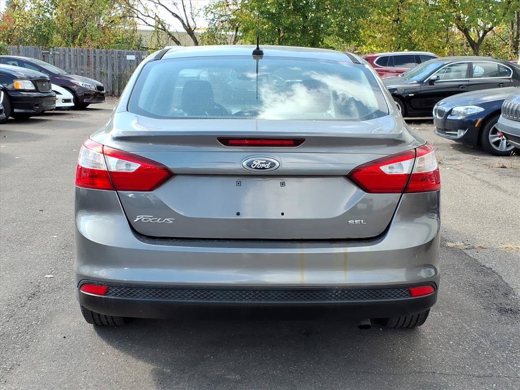 Used 2012 Ford Focus SEL w/ SEL/Titanium Winter Pkg FWD image 4