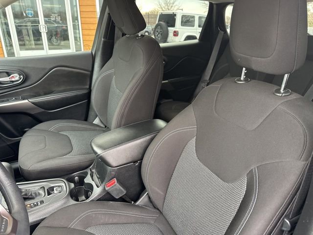 Used 2019 Jeep Cherokee Latitude w/ Popular Appearance Group image 20