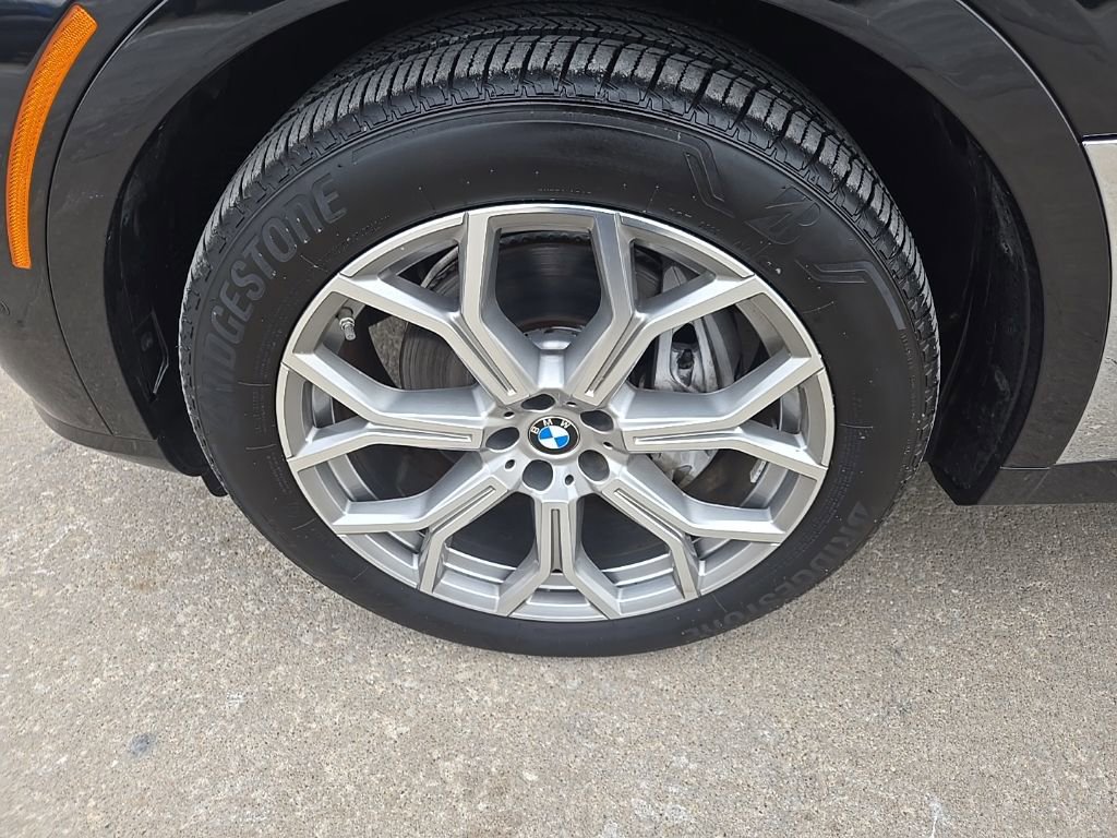 Used 2024 BMW X7 xDrive40i w/ Climate Comfort Package image 26