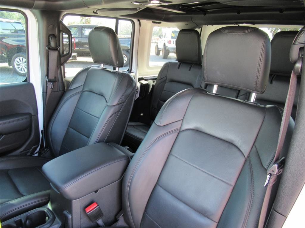 Used 2022 Jeep Wrangler Unlimited Sahara image 16