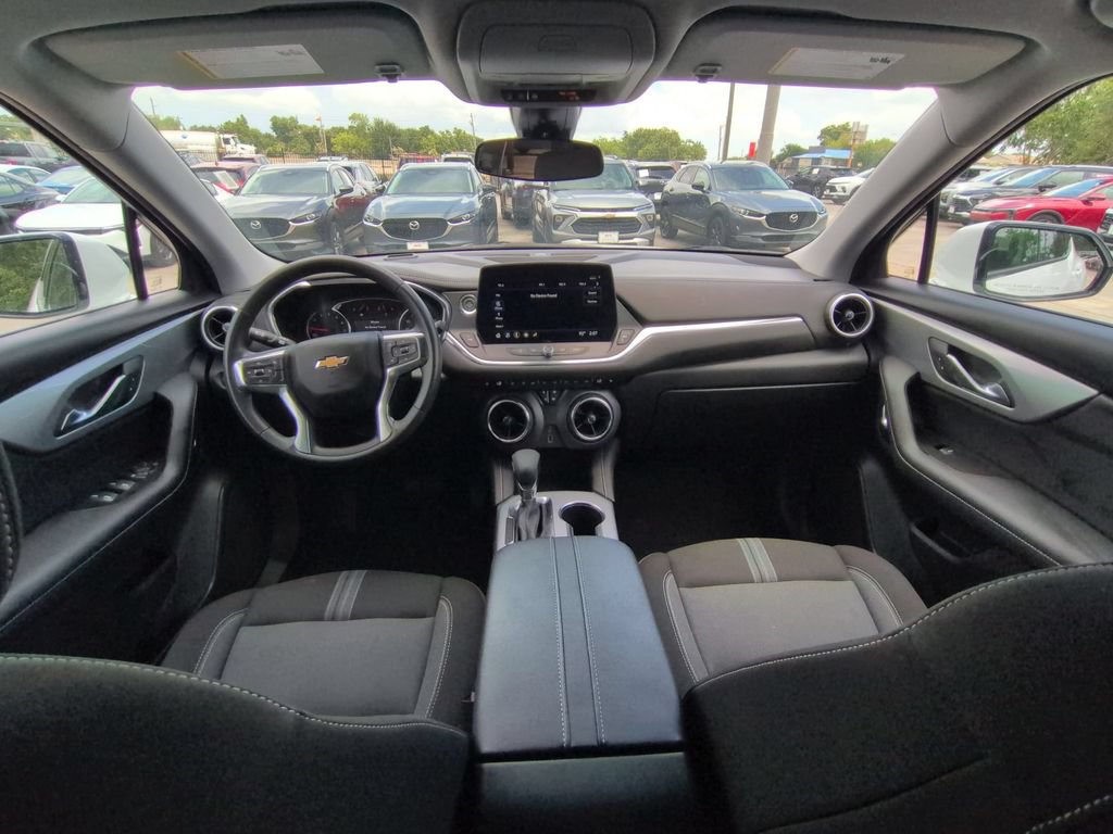 Used 2025 Chevrolet Blazer LT FWD image 25