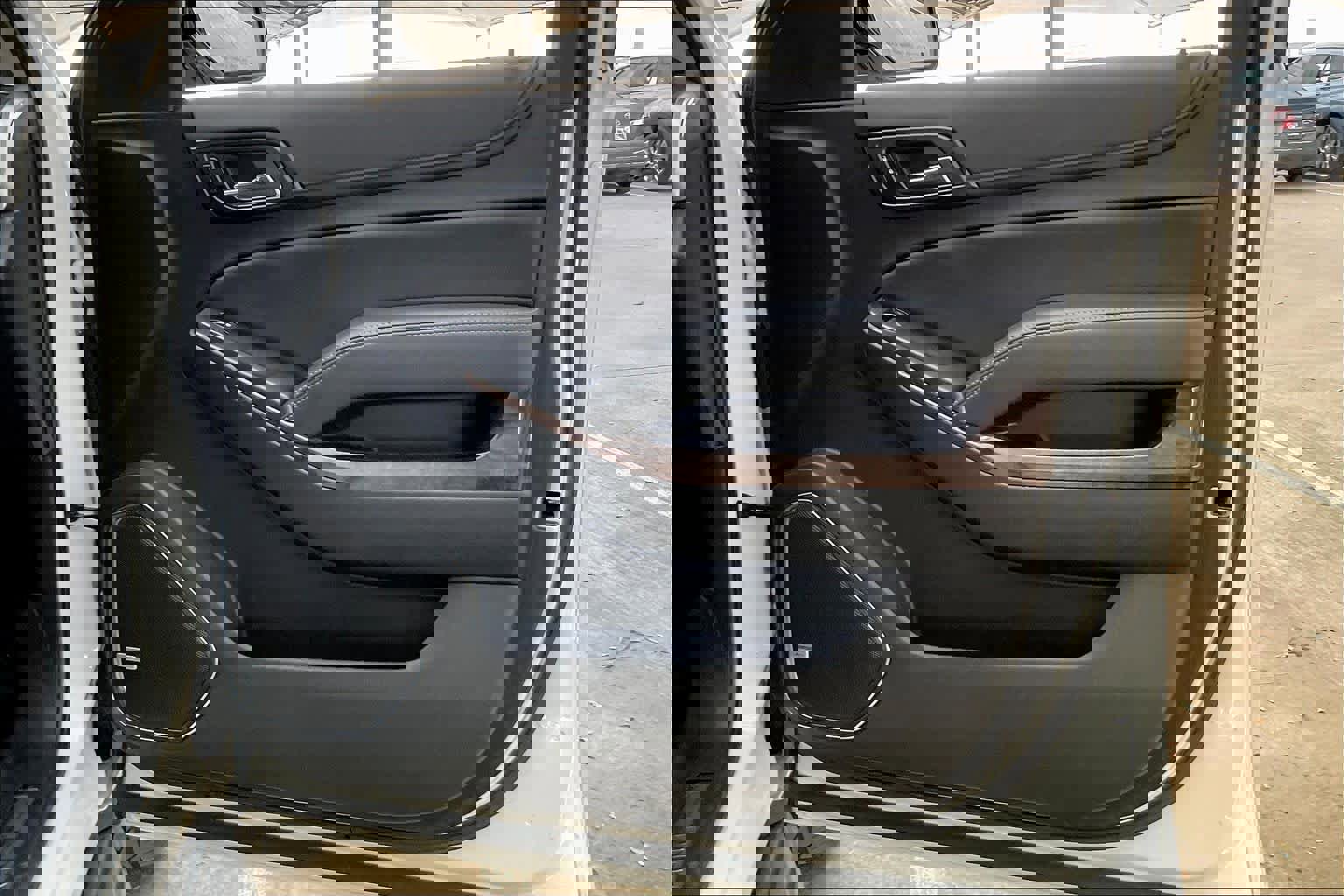 Used 2018 Chevrolet Suburban LT image 22