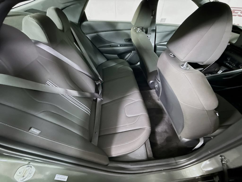 Used 2025 Hyundai Elantra Sport FWD image 28