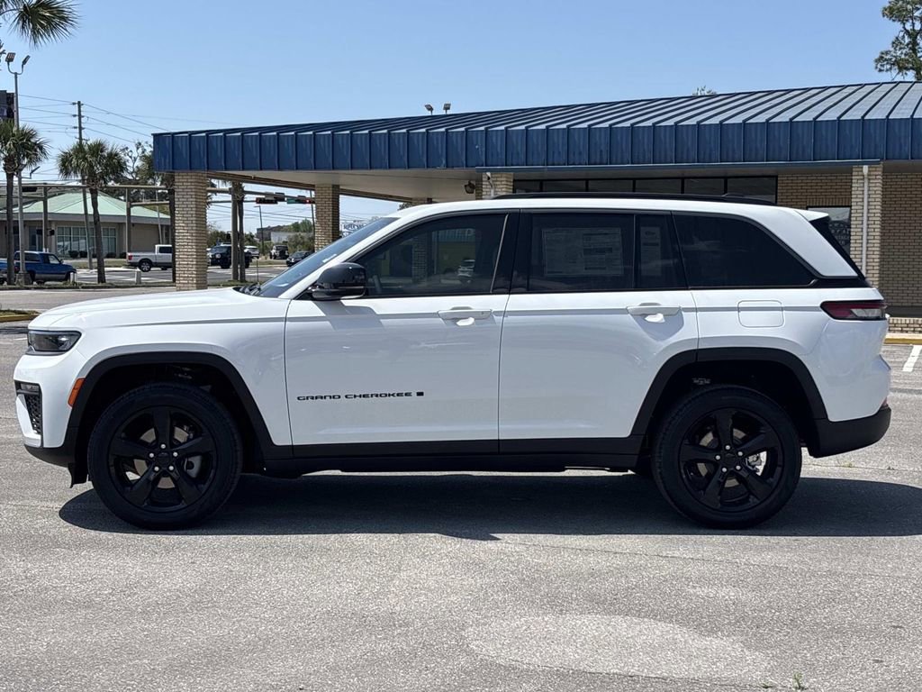 New 2026 Jeep Grand Cherokee Limited RWD image 2
