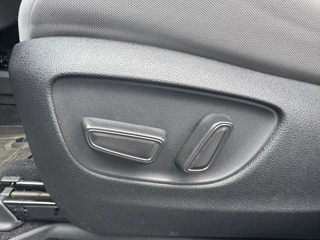 Used 2025 Toyota Sienna LE AWD/4WD image 18