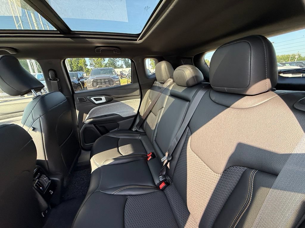 New 2026 Jeep Compass Latitude AWD/4WD image 25