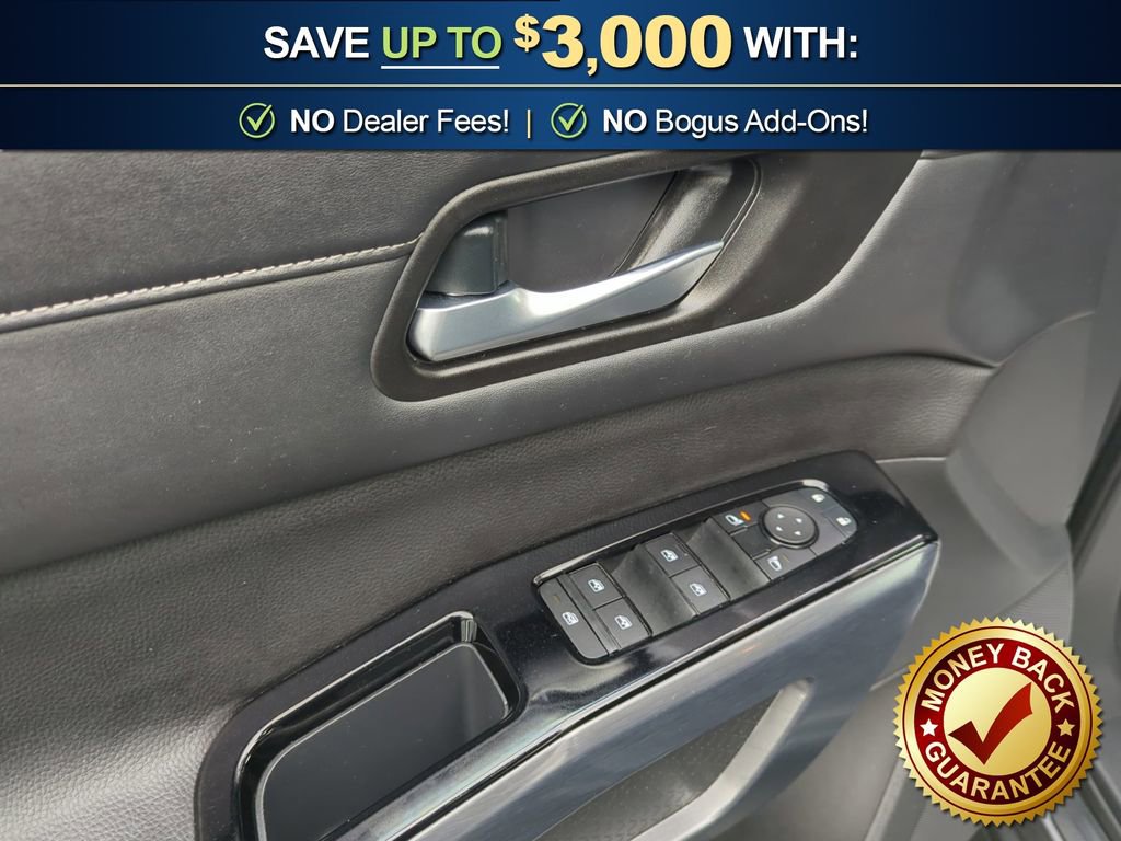 Used 2025 Nissan Pathfinder SL image 16