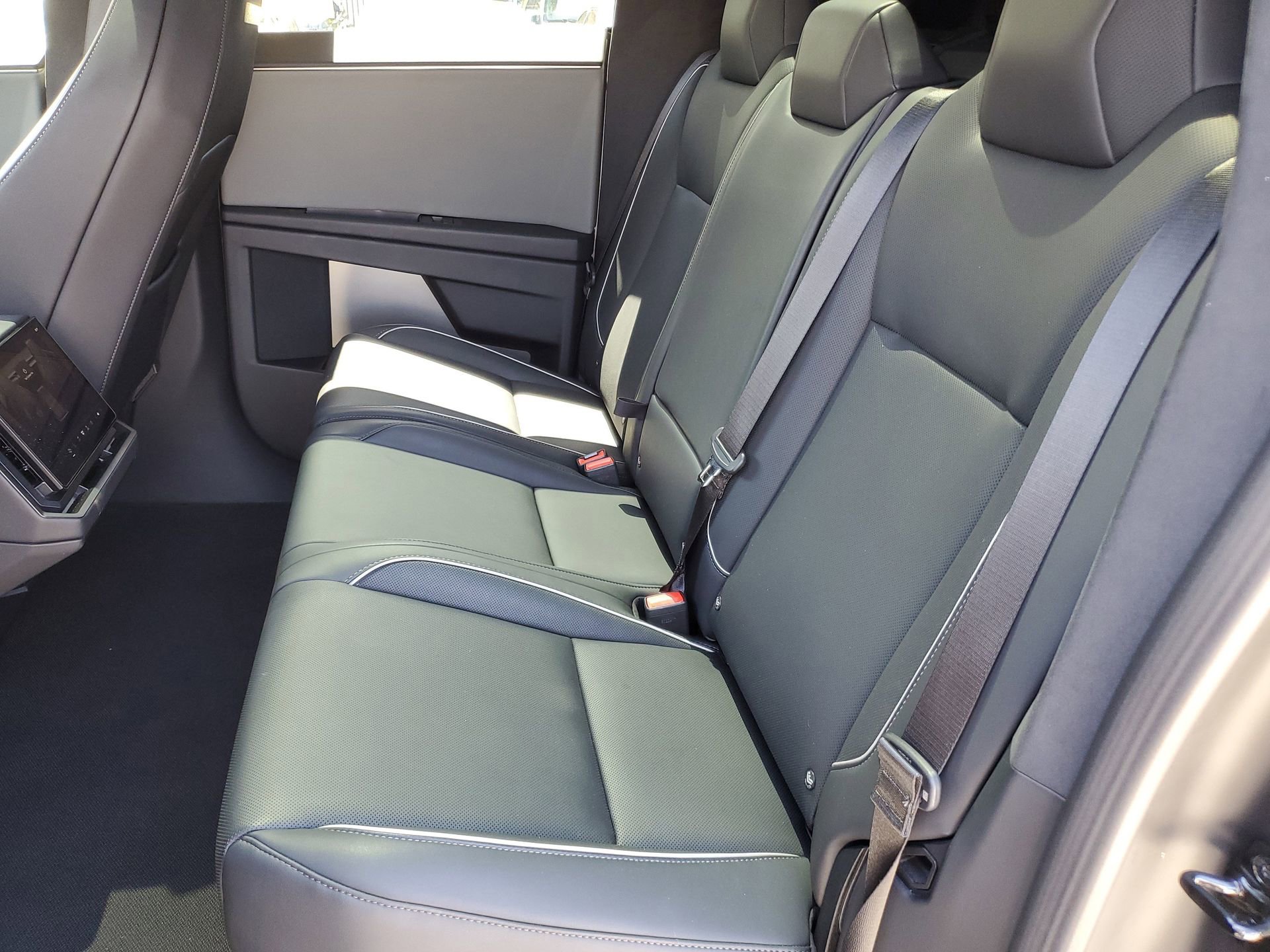 Used 2025 Tesla Cybertruck AWD Crew Cab image 9