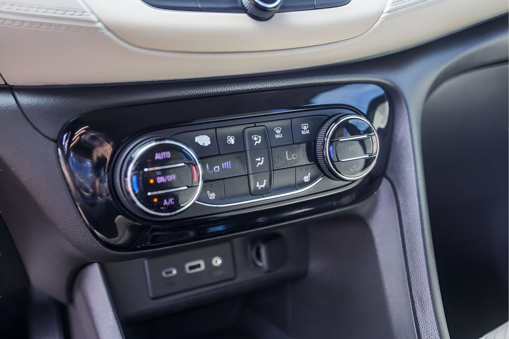 Used 2022 Buick Encore GX Essence w/ Experience Buick Package FWD image 20