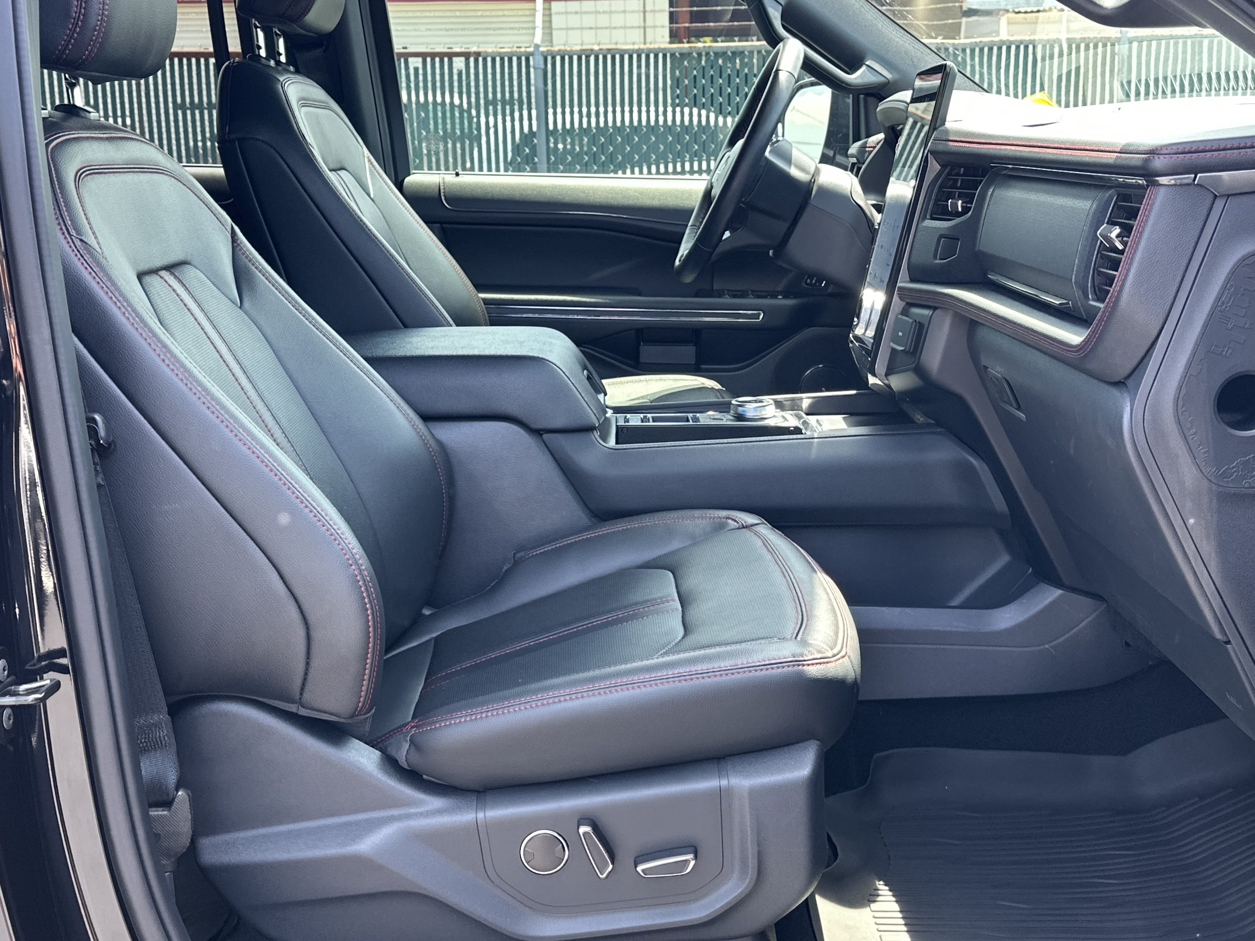 Used 2024 Ford Expedition Limited RWD image 12