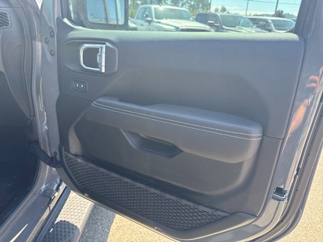 Used 2023 Jeep Wrangler Unlimited Sahara w/ Cold Weather Group AWD/4WD image 5