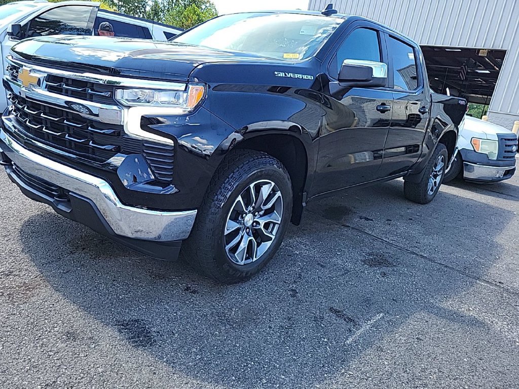 Used 2024 Chevrolet Silverado 1500 LT AWD/4WD image 5