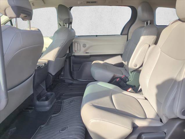 Used 2023 Toyota Sienna XLE w/ XLE Plus Package FWD image 23