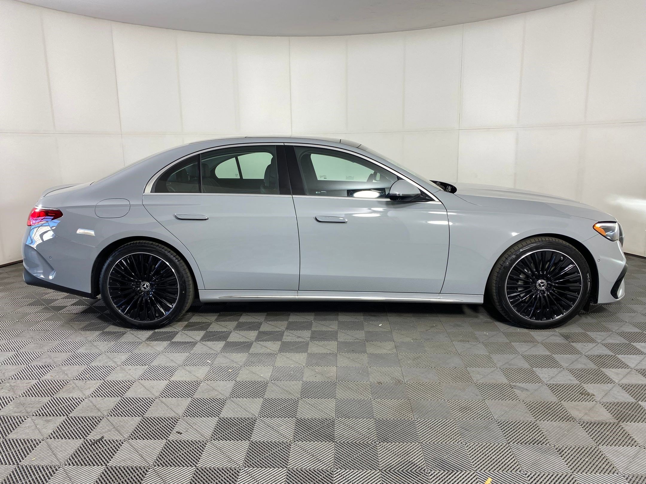 New 2026 Mercedes-Benz E 350 4MATIC Sedan image 8