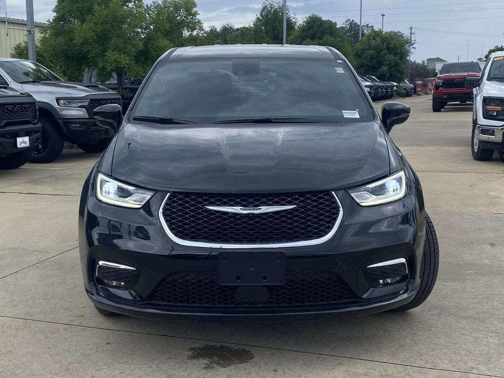 New 2026 Chrysler Pacifica Select AWD/4WD image 2