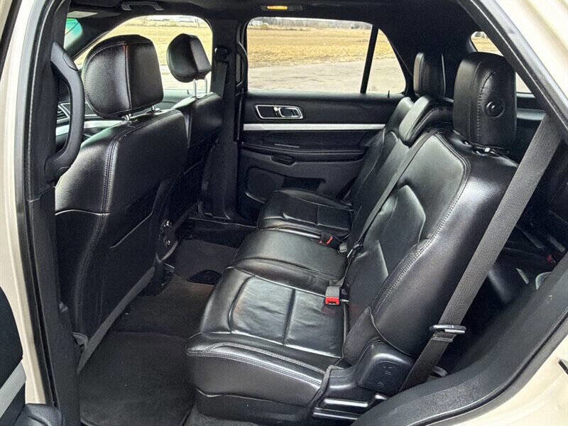 Used 2017 Ford Explorer XLT w/ Equipment Group 202A image 14