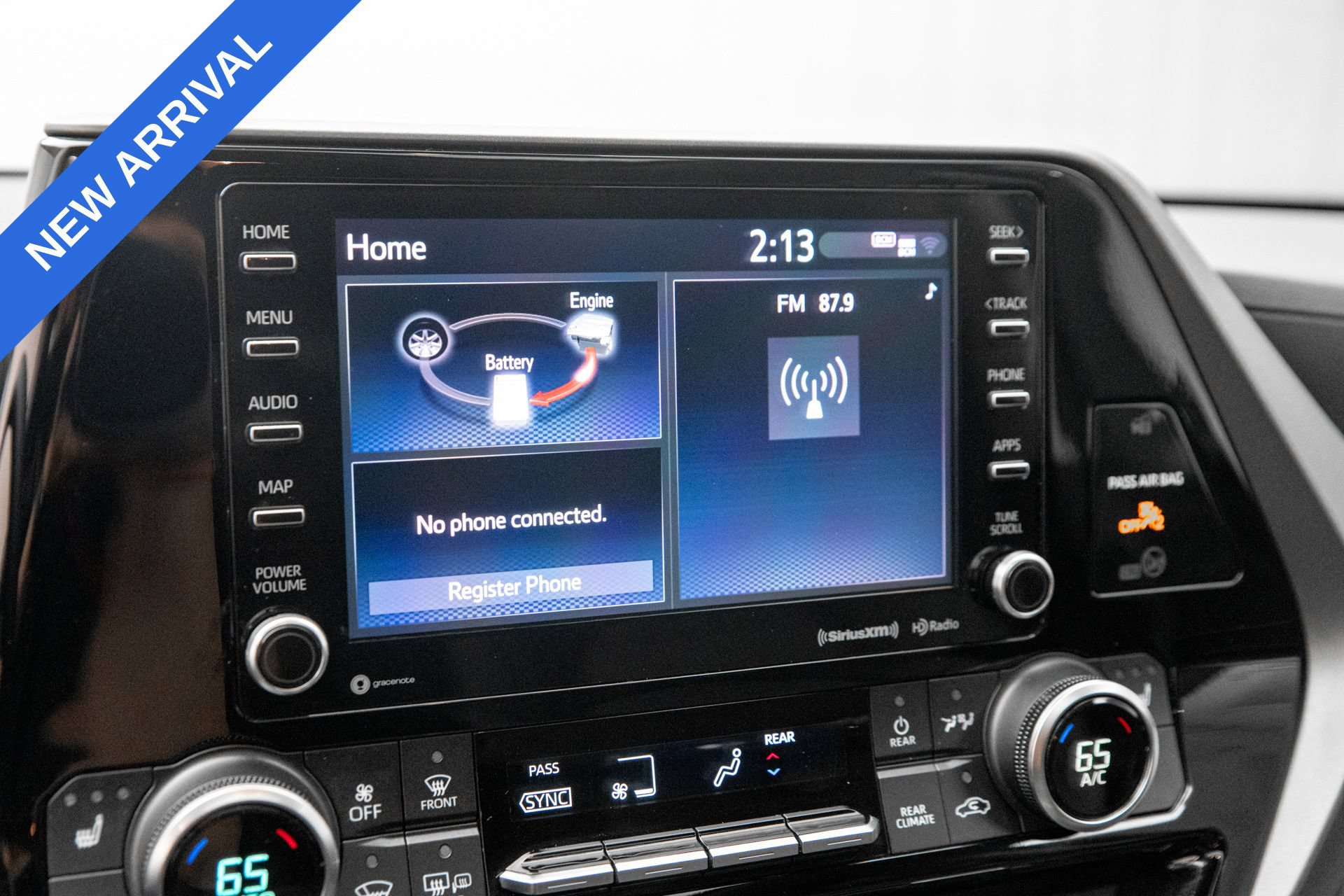 Used 2021 Toyota Highlander XLE AWD/4WD image 19