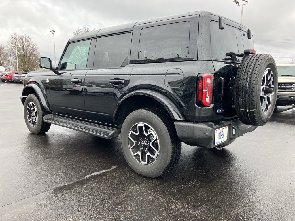 Used 2025 Ford Bronco Outer Banks image 6