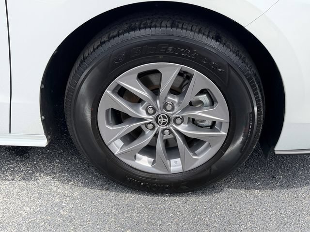 Certified 2026 Toyota Sienna XLE FWD image 19