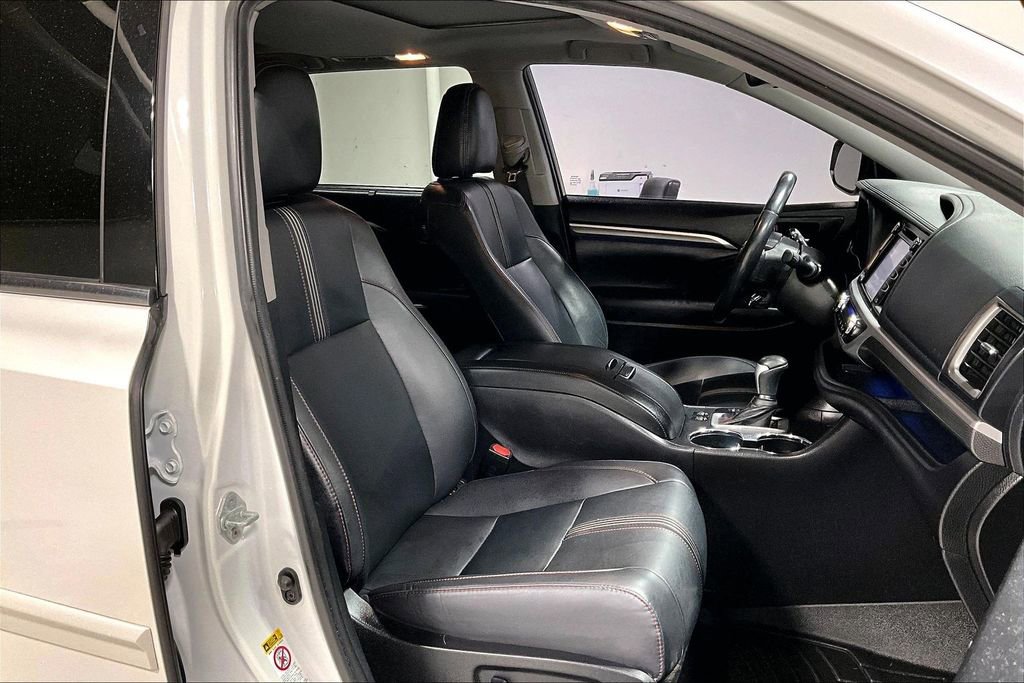 Used 2019 Toyota Highlander SE image 10
