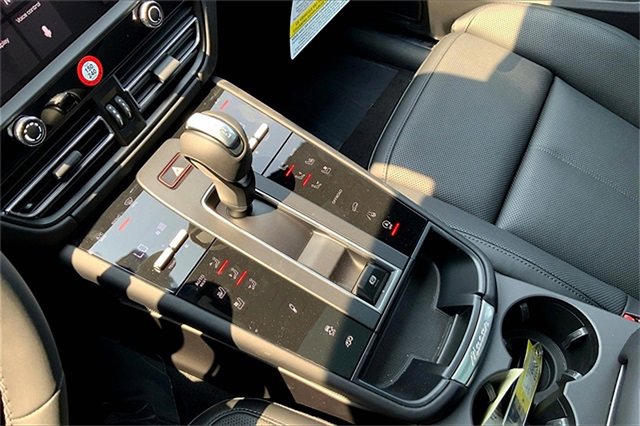 New 2025 Porsche Macan Turbo image 36